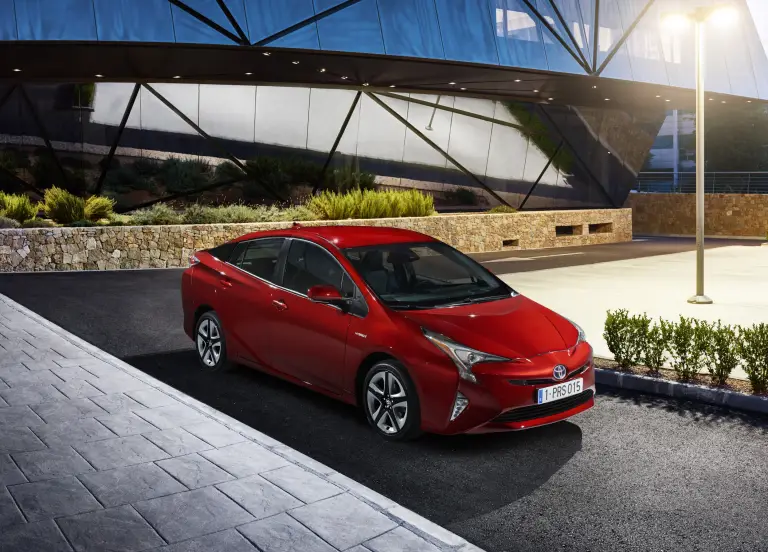 Toyota Prius Plug-In - 1