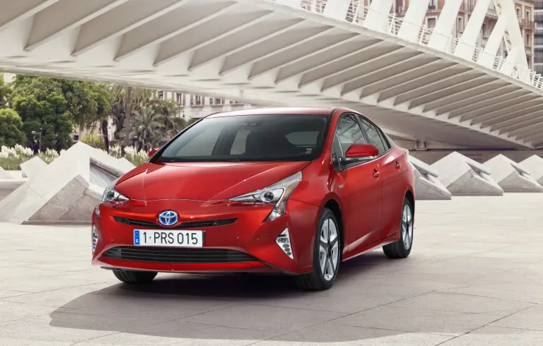 Toyota Prius Plug-In - 8