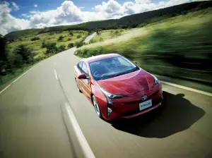 Toyota Prius Plug-In - 10