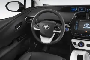 Toyota Prius Plug-In - 17