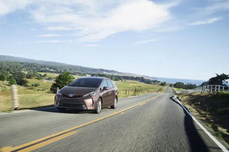 Toyota Prius v 2015 - 1