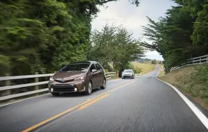 Toyota Prius v 2015