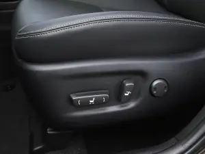 Toyota Prius v 2015 - 11