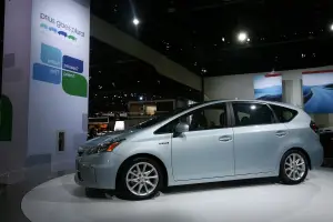 Toyota Prius V - Detroit 2011 - 1