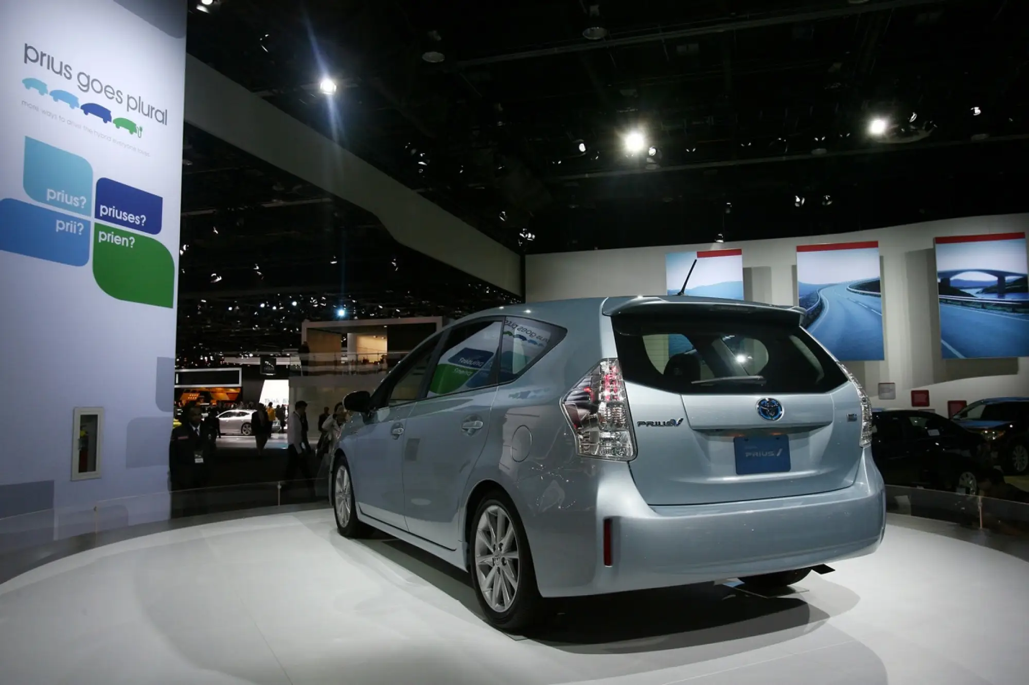Toyota Prius V - Detroit 2011 - 2