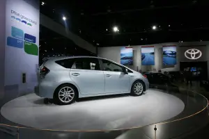 Toyota Prius V - Detroit 2011 - 3