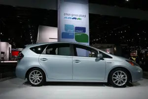 Toyota Prius V - Detroit 2011 - 4
