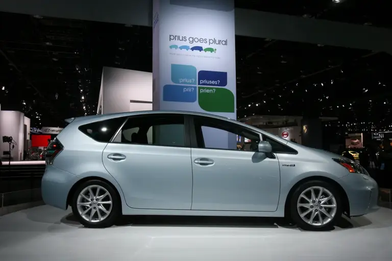 Toyota Prius V - Detroit 2011 - 4