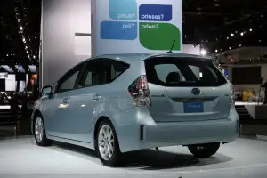 Toyota Prius V - Detroit 2011 - 5