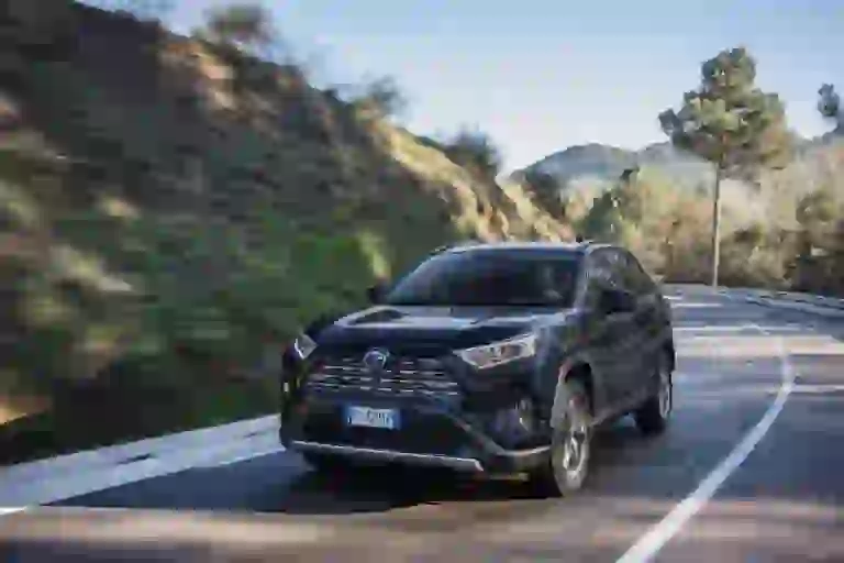 Toyota RAV4 Hybrid 2019 - test drive - 10