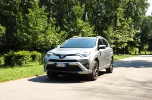 Toyota RAV4 Hybrid - 5 cose da sapere 2017