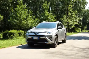 Toyota RAV4 Hybrid - 5 cose da sapere 2017 - 2