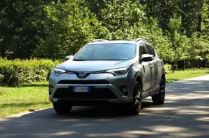 Toyota RAV4 Hybrid - 5 cose da sapere 2017