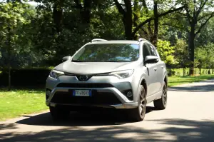 Toyota RAV4 Hybrid - 5 cose da sapere 2017