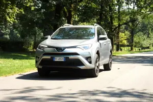 Toyota RAV4 Hybrid - 5 cose da sapere 2017