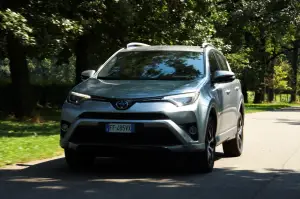 Toyota RAV4 Hybrid - 5 cose da sapere 2017