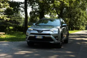 Toyota RAV4 Hybrid - 5 cose da sapere 2017