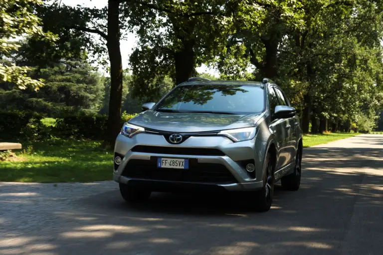 Toyota RAV4 Hybrid - 5 cose da sapere 2017 - 12