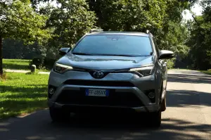 Toyota RAV4 Hybrid - 5 cose da sapere 2017