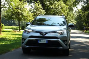 Toyota RAV4 Hybrid - 5 cose da sapere 2017