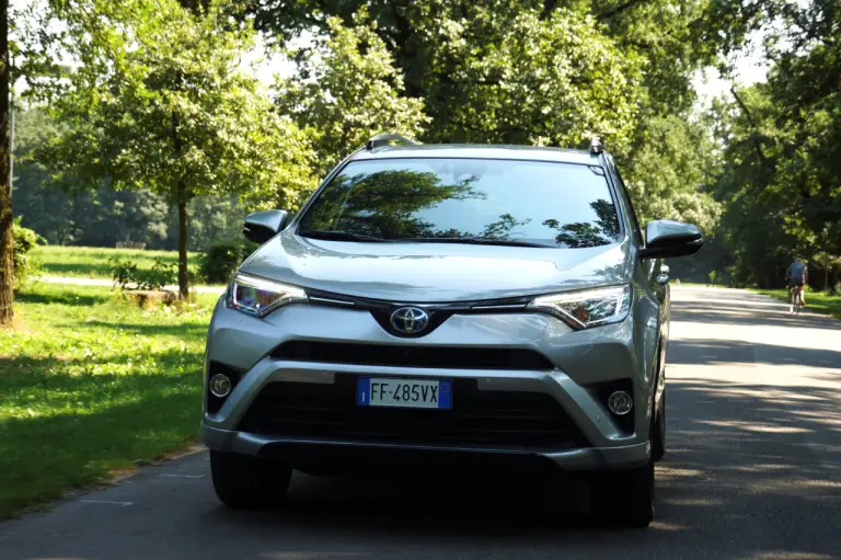 Toyota RAV4 Hybrid - 5 cose da sapere 2017 - 14