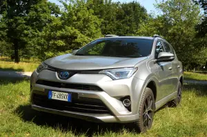 Toyota RAV4 Hybrid - 5 cose da sapere 2017