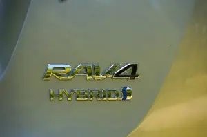 Toyota RAV4 Hybrid - 5 cose da sapere 2017