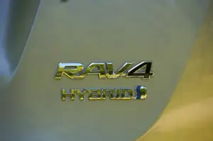 Toyota RAV4 Hybrid - 5 cose da sapere 2017