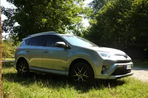 Toyota RAV4 Hybrid - 5 cose da sapere 2017