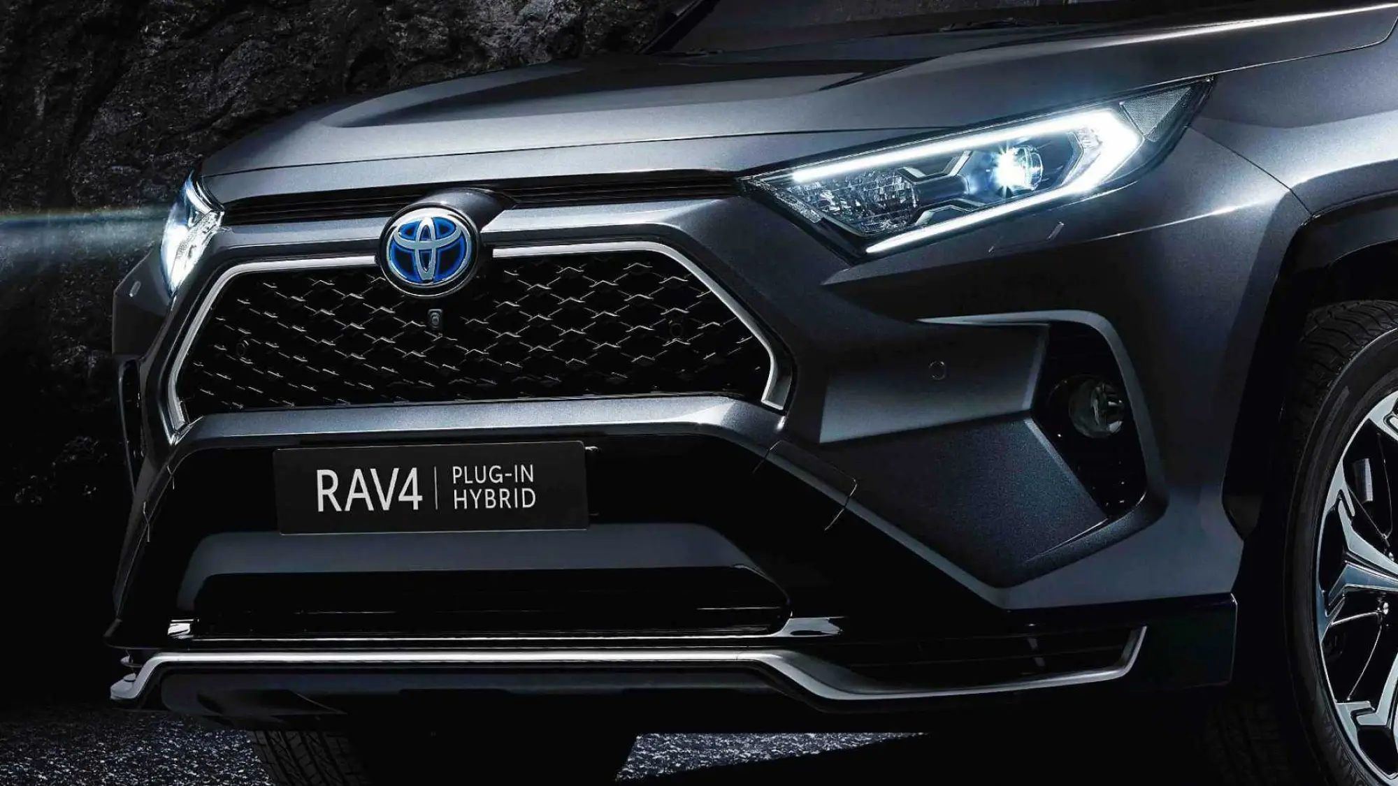 Toyota RAV4 Plug-in Hybrid - 2