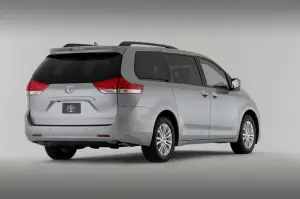 Toyota Sienna - 1