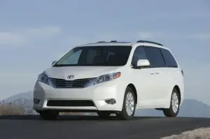 Toyota Sienna - 3