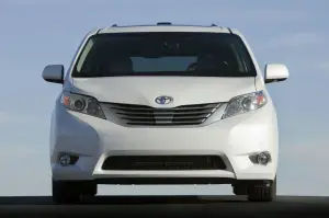 Toyota Sienna - 4