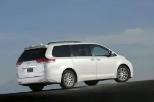 Toyota Sienna - 5