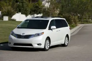 Toyota Sienna - 9