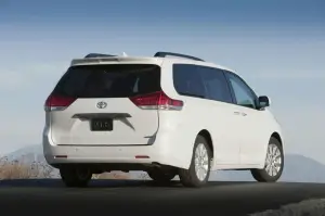 Toyota Sienna - 10