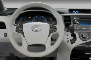 Toyota Sienna - 11