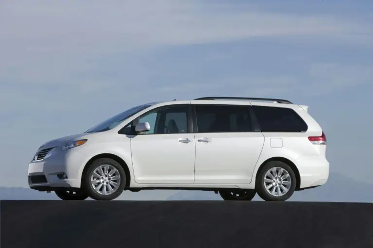 Toyota Sienna - 17