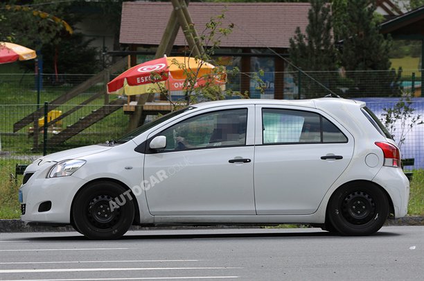 Toyota Yaris 2012 ibrida - Foto spia 13-08-2010