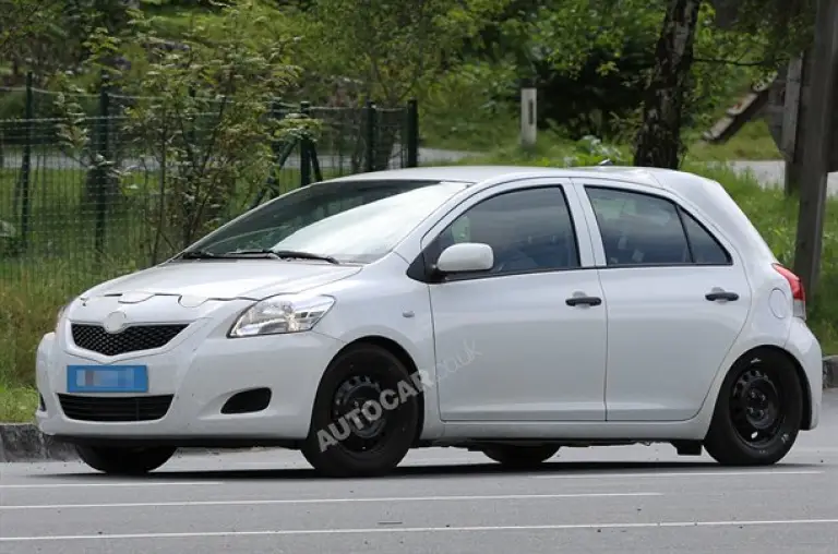 Toyota Yaris 2012 ibrida - Foto spia 13-08-2010 - 1