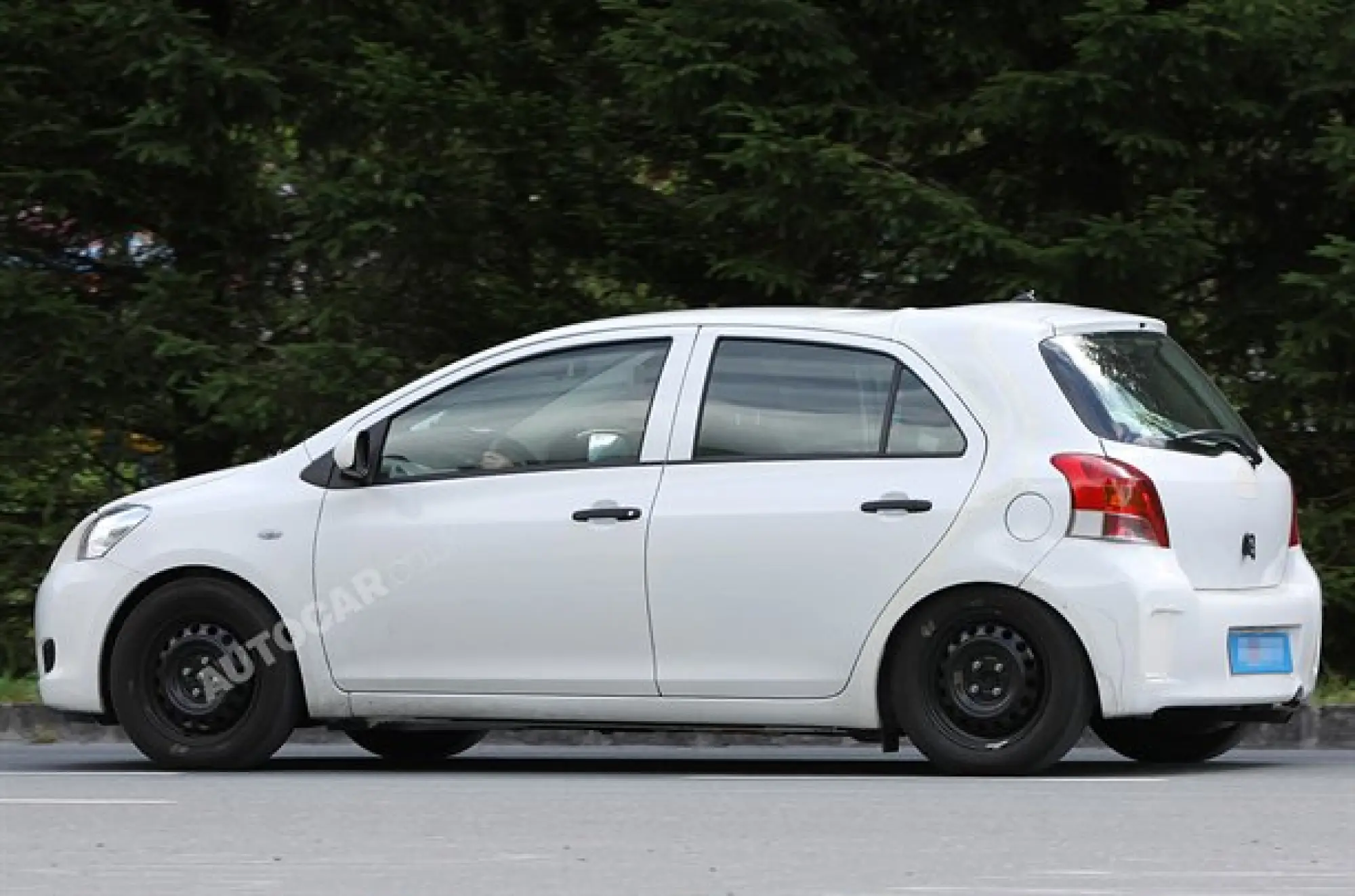 Toyota Yaris 2012 ibrida - Foto spia 13-08-2010 - 6