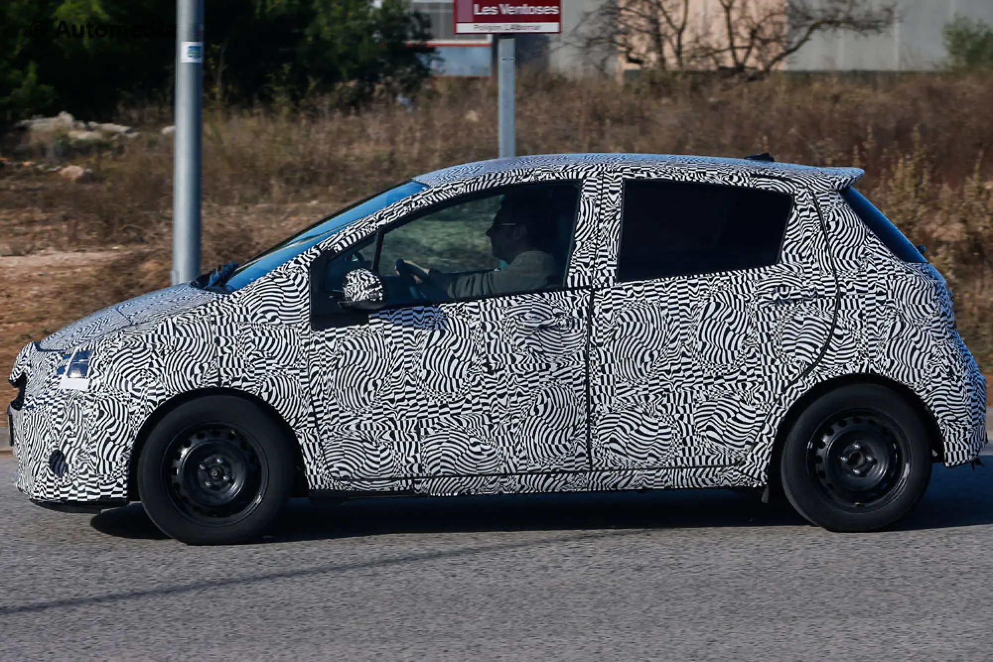 Toyota Yaris 2014 - Foto spia 22-11-2013 - 3