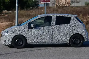 Toyota Yaris 2014 - Foto spia 22-11-2013 - 3