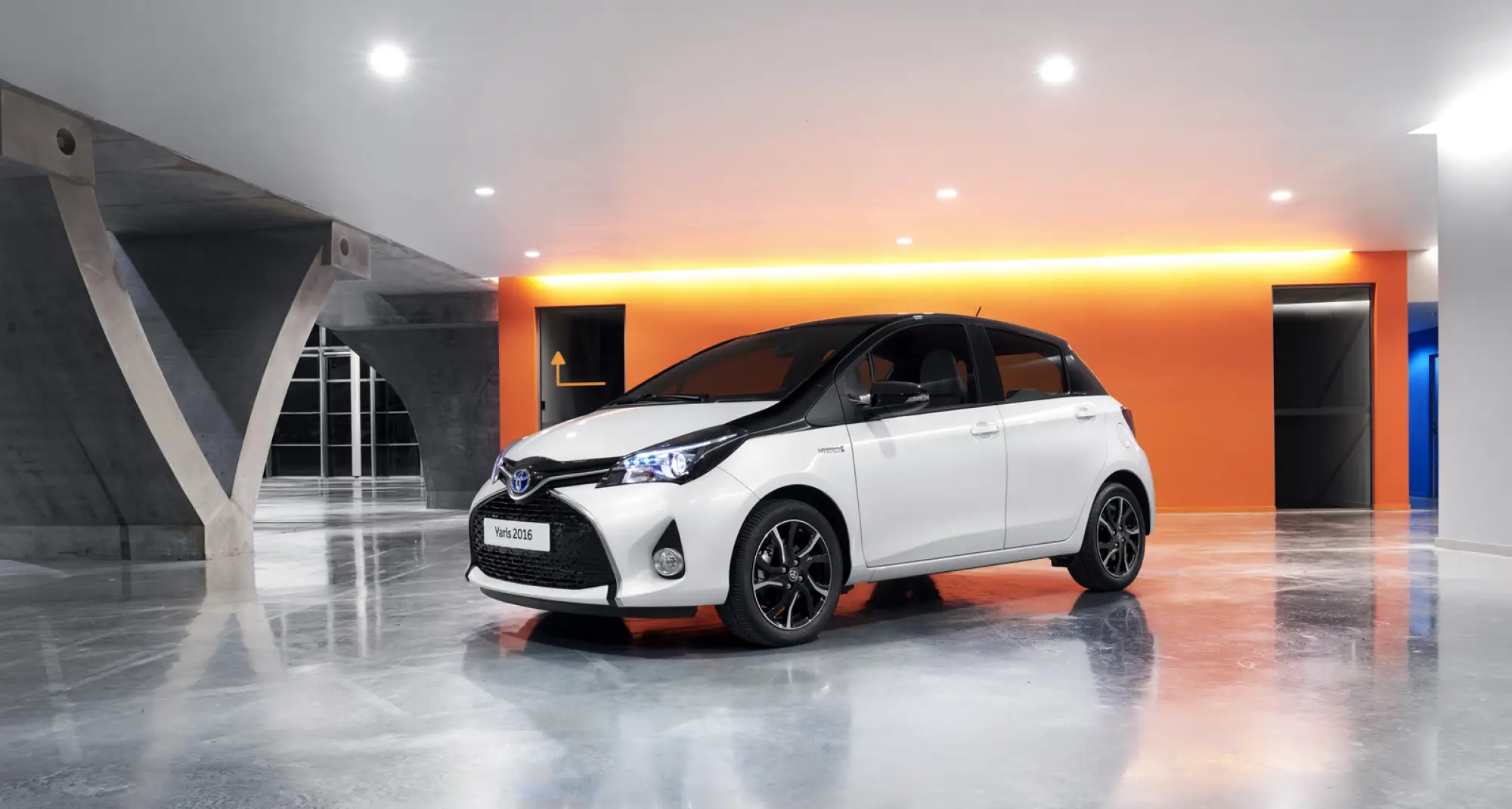 Toyota Yaris Bi-Tone e Style - 7