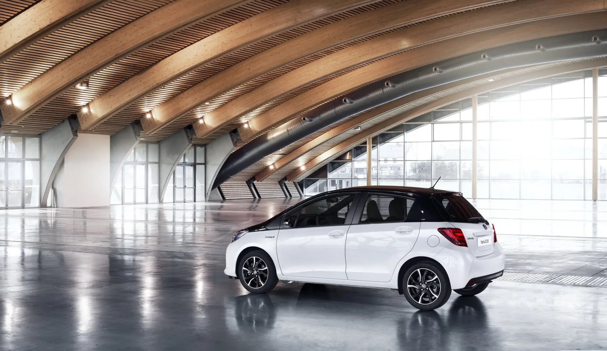 Toyota Yaris Bi-Tone e Style - 8