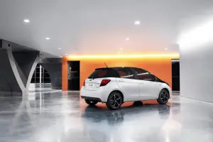 Toyota Yaris Bi-Tone e Style - 9