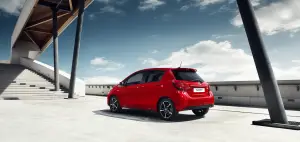 Toyota Yaris Bi-Tone e Style - 13