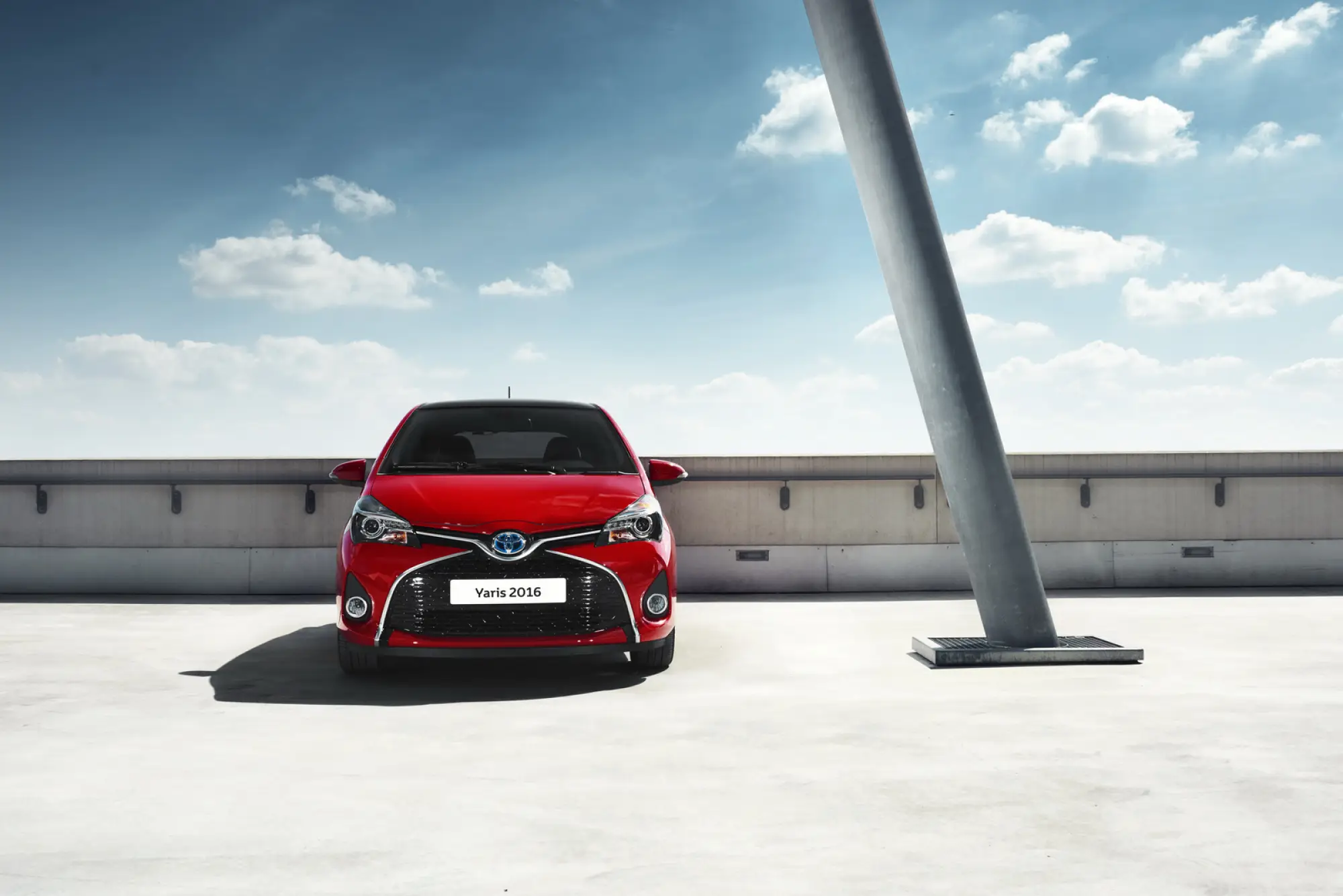 Toyota Yaris Bi-Tone e Style - 14