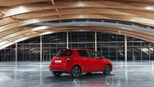 Toyota Yaris Bi-Tone e Style - 16