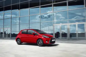 Toyota Yaris Bi-Tone e Style - 17